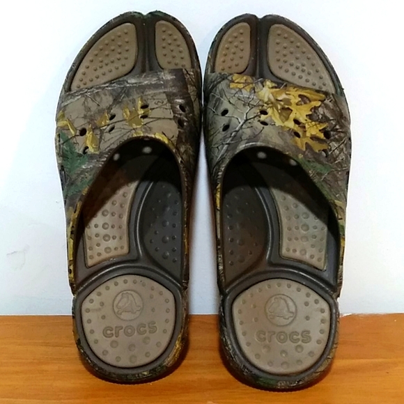 mens camo crocs 12